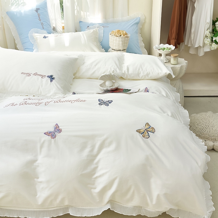 91家纺网 家纺一手货源 找家纺 青泽家纺 2025新款母婴级ins风韩版绣花荷叶边水洗棉磨毛四件套 蝶舞-白