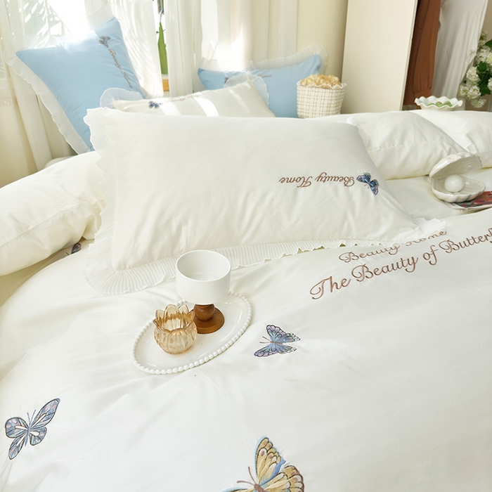 91家纺网 家纺一手货源 找家纺 青泽家纺 2025新款母婴级ins风韩版绣花荷叶边水洗棉磨毛四件套 蝶舞-白