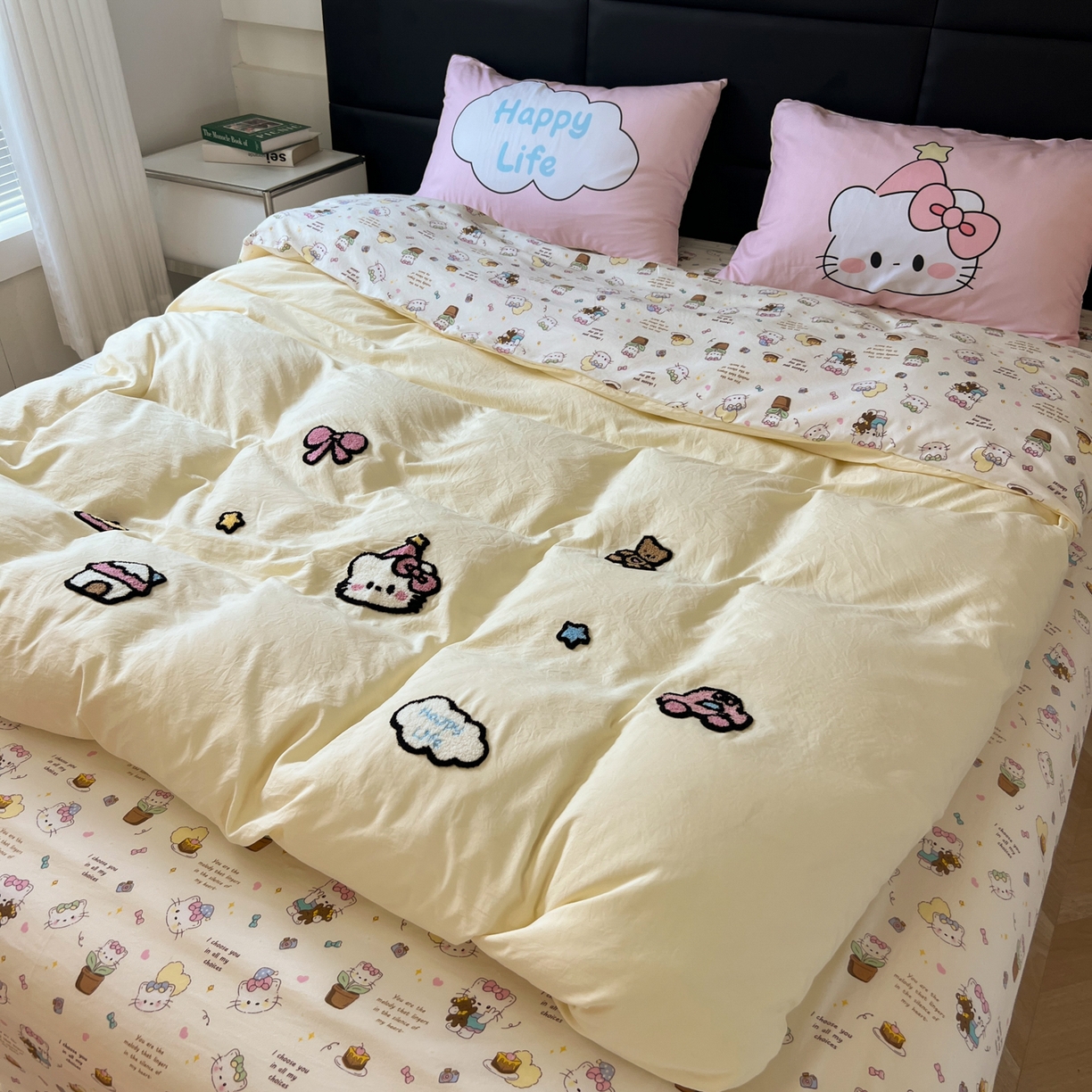 91家纺网 家纺一手货源 找家纺 盼季家纺 2025新款卡通水洗棉毛巾绣四件套 毛巾绣-猫咪聚会黄