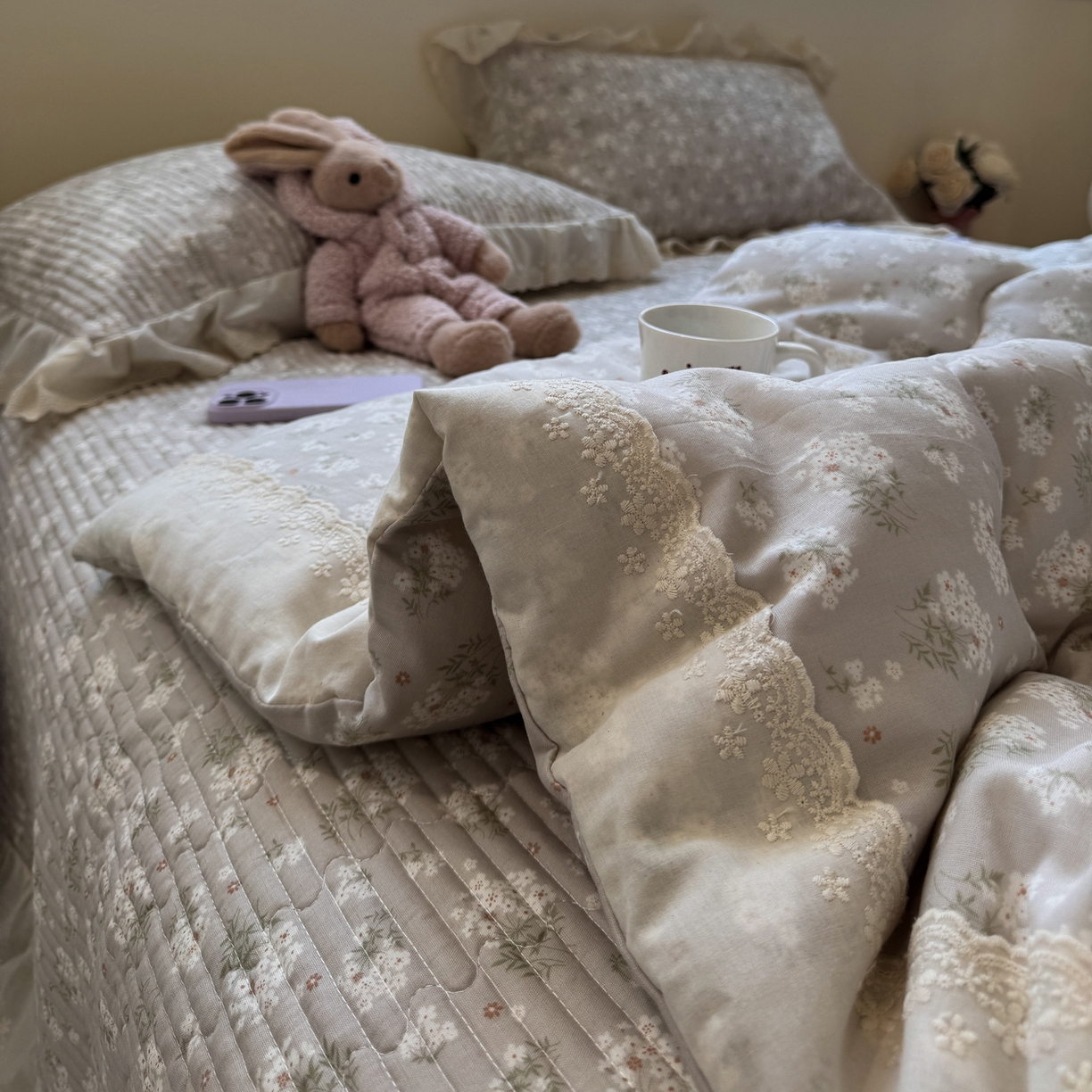 91家纺网 家纺一手货源 找家纺 一加一 2025新款田园风全棉纯棉双层纱床盖冬被被子被芯四件套 杏花小镇-驼