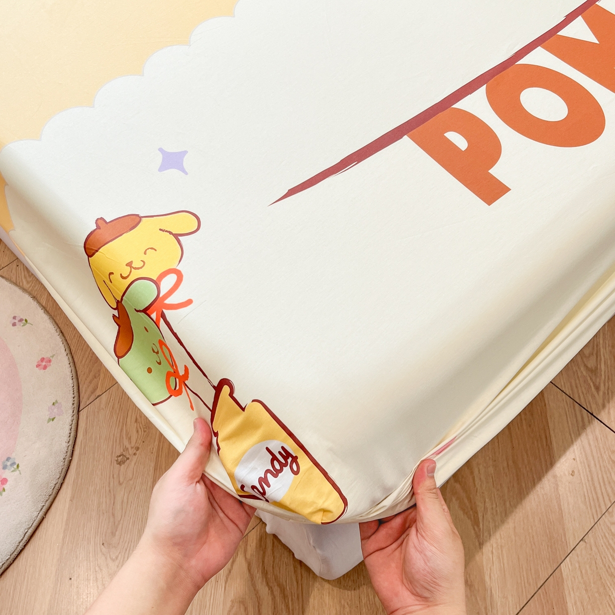 91家纺网 家纺一手货源 找家纺 暮思家居 2025新款正版授权三丽鸥大阪全棉数码印花纯棉单品床笠床笠单件单床笠（专版花型） 棉A版-奶黄包布丁狗