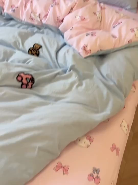 91家纺网 家纺一手货源 找家纺 盼季家纺 2025新款卡通水洗棉毛巾绣四件套 毛巾绣-猫咪聚会蓝