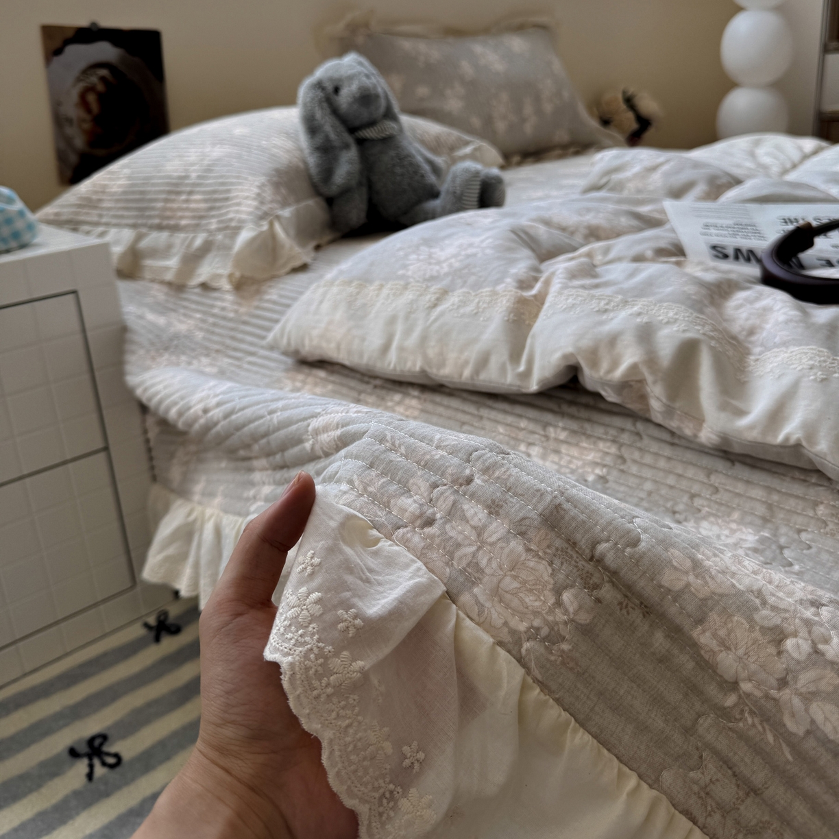 91家纺网 家纺一手货源 找家纺 一加一 2025新款田园风全棉纯棉双层纱床盖冬被被子被芯四件套 花蔓花影-灰