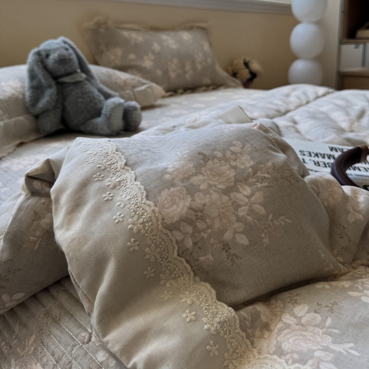 91家纺网 家纺一手货源 找家纺 一加一 2025新款田园风全棉纯棉双层纱床盖冬被被子被芯四件套 花蔓花影-灰