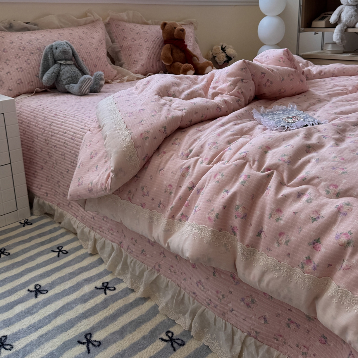 91家纺网 家纺一手货源 找家纺 一加一 2025新款田园风全棉纯棉双层纱床盖冬被被子被芯四件套 花初梦