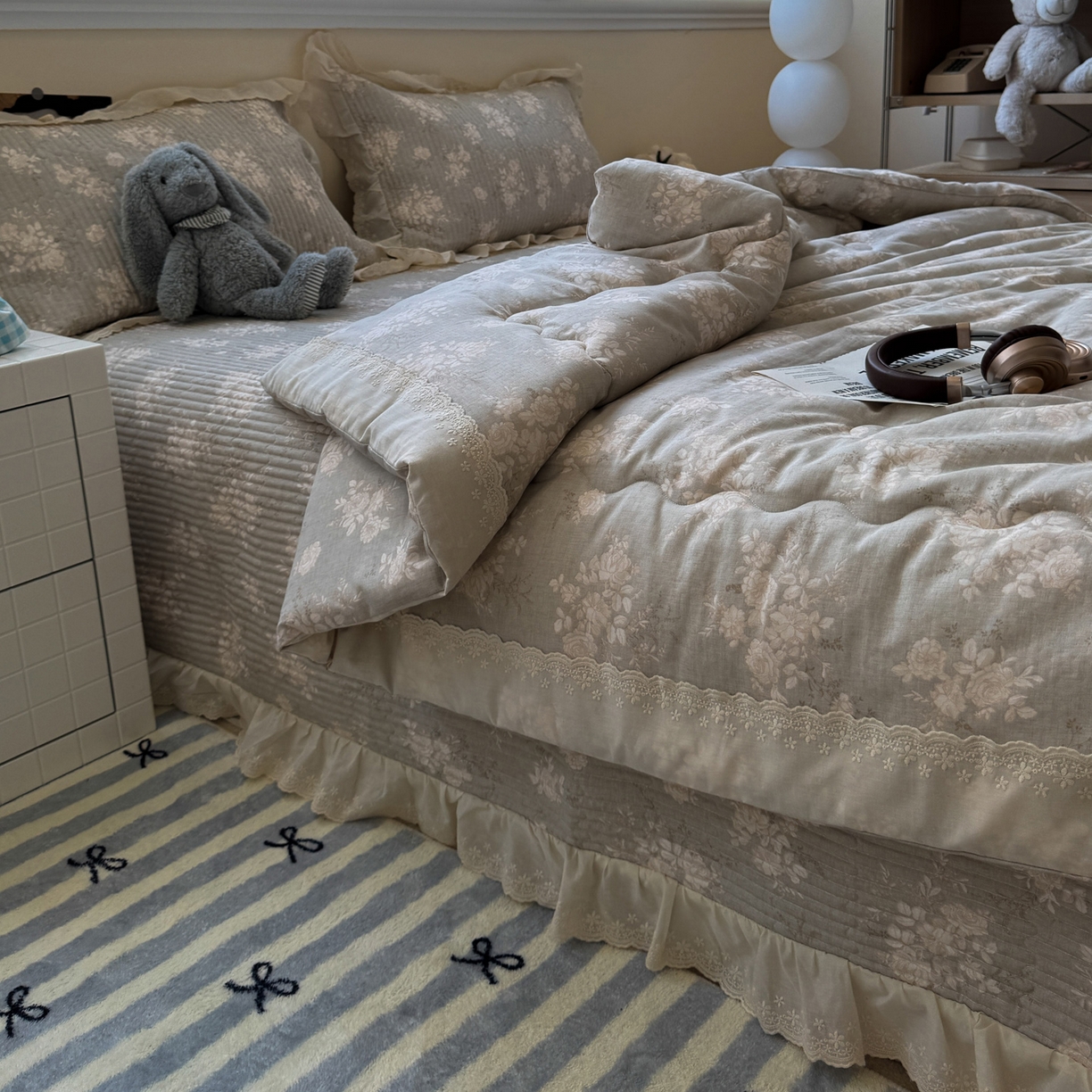 91家纺网 家纺一手货源 找家纺 一加一 2025新款田园风全棉纯棉双层纱床盖冬被被子被芯四件套 花蔓花影-灰