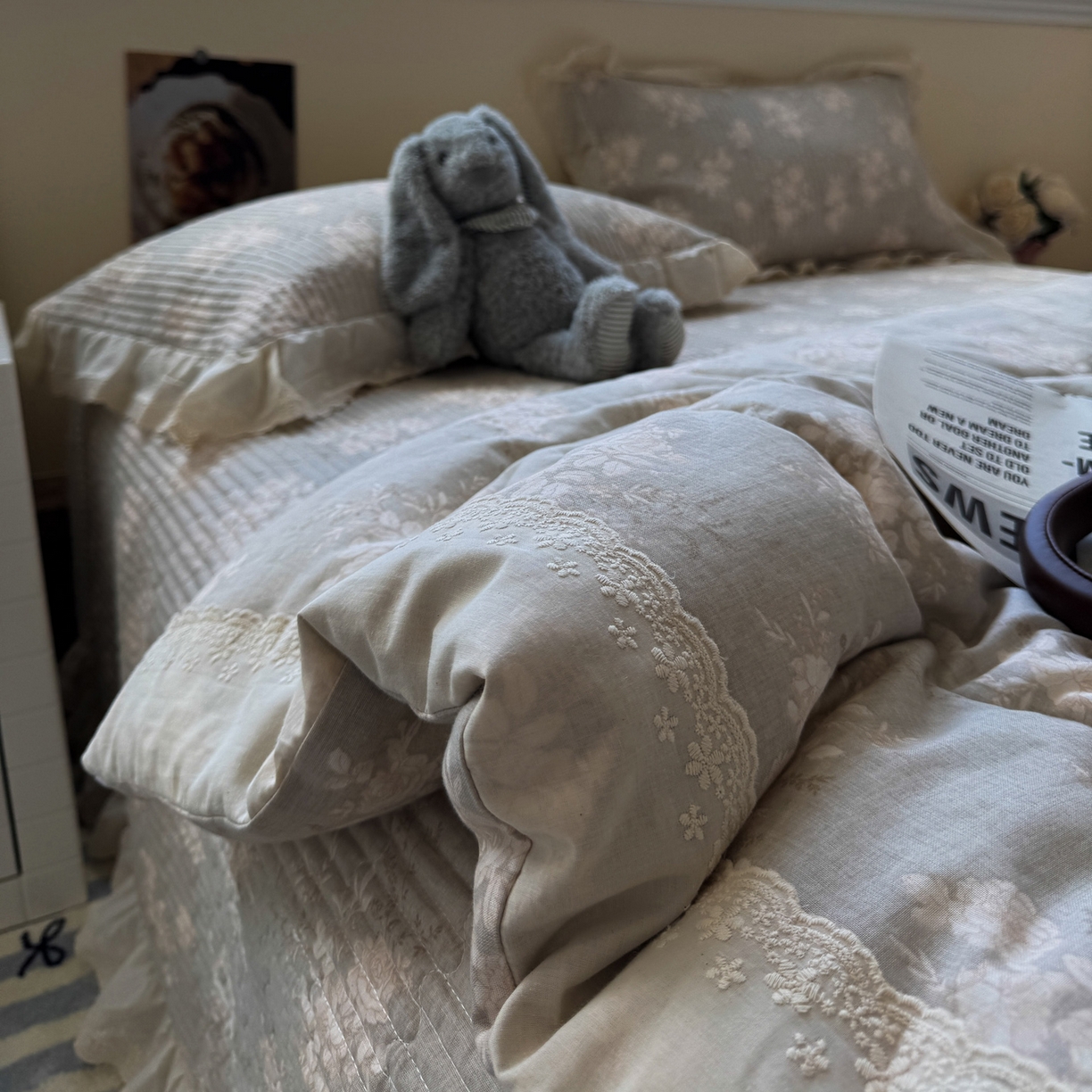 91家纺网 家纺一手货源 找家纺 一加一 2025新款田园风全棉纯棉双层纱床盖冬被被子被芯四件套 花蔓花影-灰