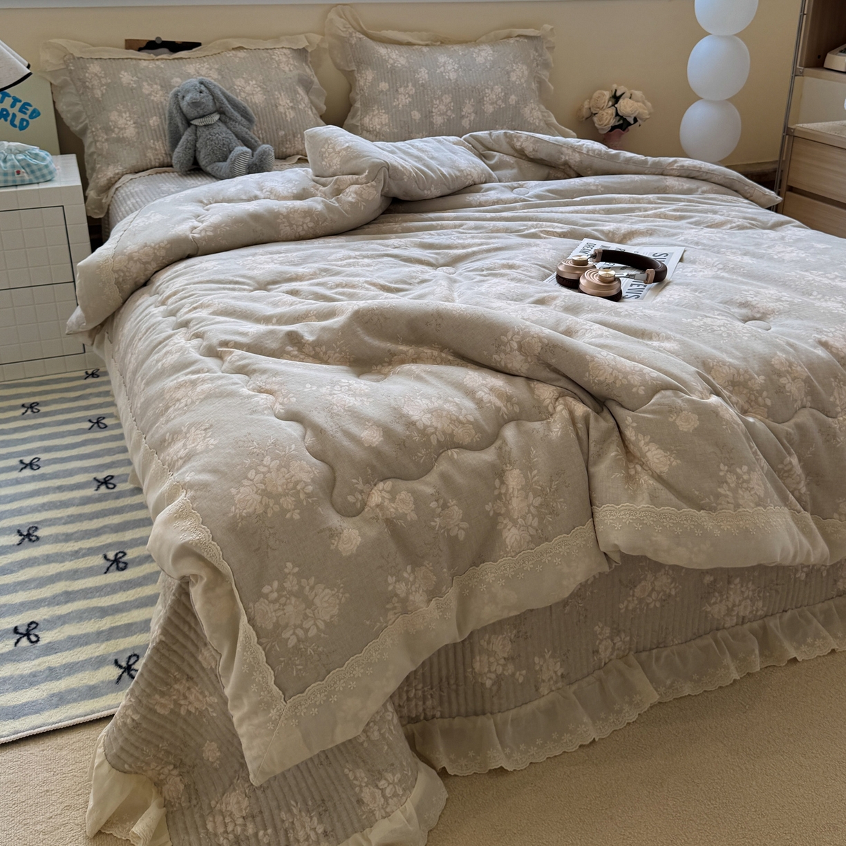 91家纺网 家纺一手货源 找家纺 一加一 2025新款田园风全棉纯棉双层纱床盖冬被被子被芯四件套 花蔓花影-灰