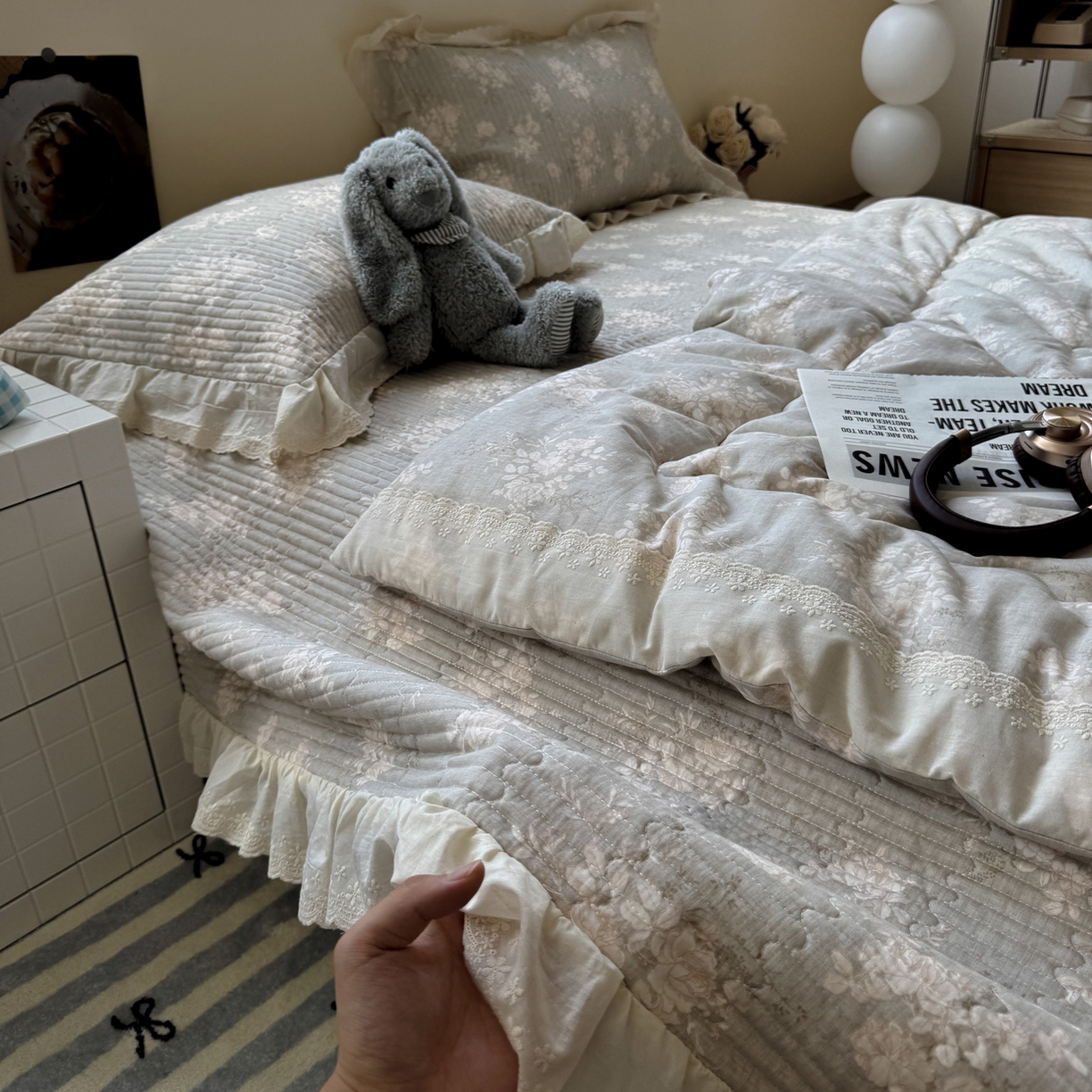 91家纺网 家纺一手货源 找家纺 一加一 2025新款田园风全棉纯棉双层纱床盖冬被被子被芯四件套 花蔓花影-灰