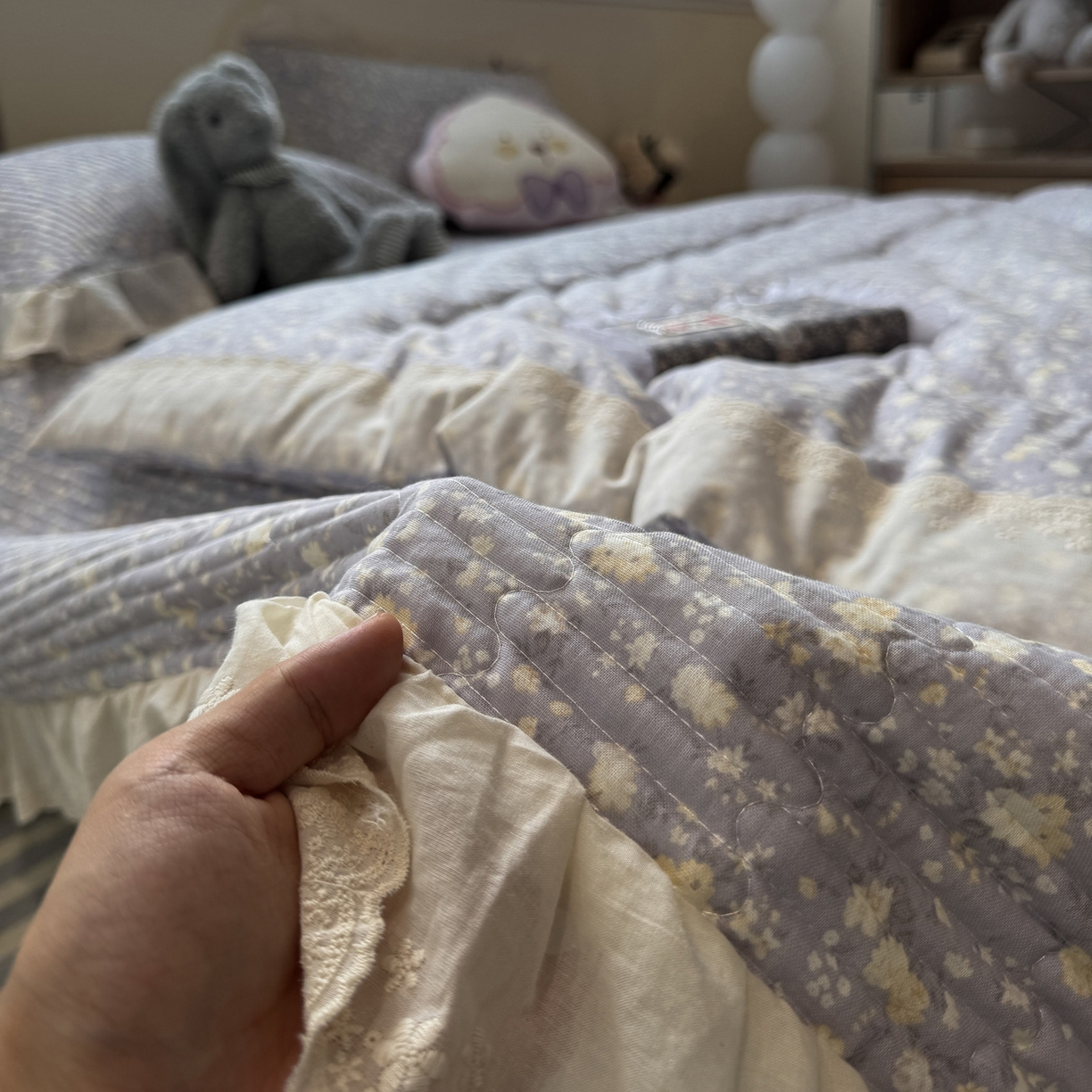 91家纺网 家纺一手货源 找家纺 一加一 2025新款田园风全棉纯棉双层纱床盖冬被被子被芯四件套 梦醒花间-灰