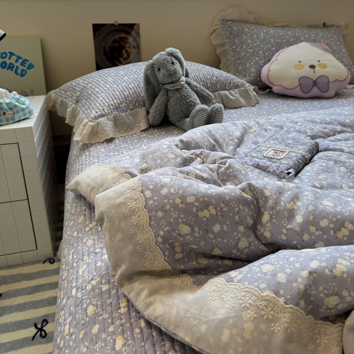 91家纺网 家纺一手货源 找家纺 一加一 2025新款田园风全棉纯棉双层纱床盖冬被被子被芯四件套 梦醒花间-灰