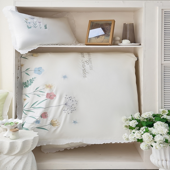 91家纺网 家纺一手货源 找家纺 青泽家纺 2025新款母婴级ins风韩版绣花荷叶边水洗棉磨毛四件套 花恋 白