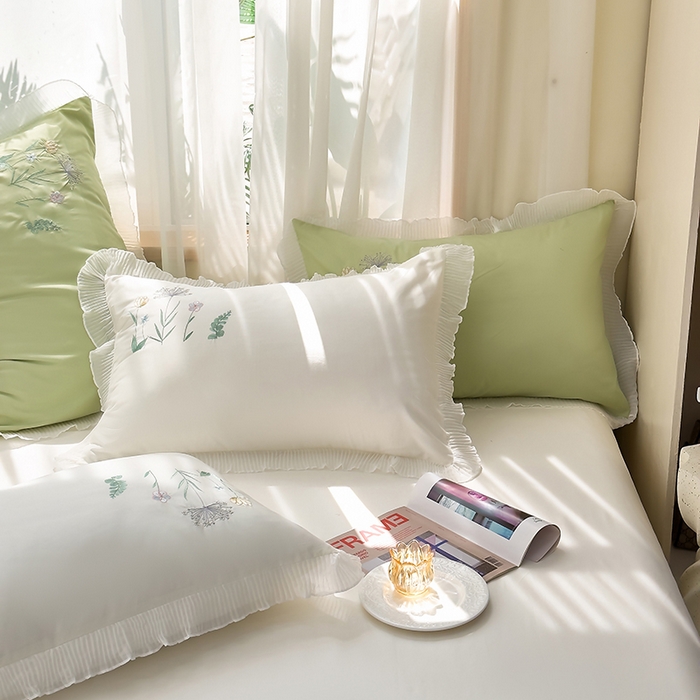 91家纺网 家纺一手货源 找家纺 青泽家纺 2025新款母婴级ins风韩版绣花荷叶边水洗棉磨毛四件套 花恋 白