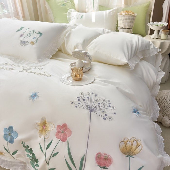 91家纺网 家纺一手货源 找家纺 青泽家纺 2025新款母婴级ins风韩版绣花荷叶边水洗棉磨毛四件套 花恋 白