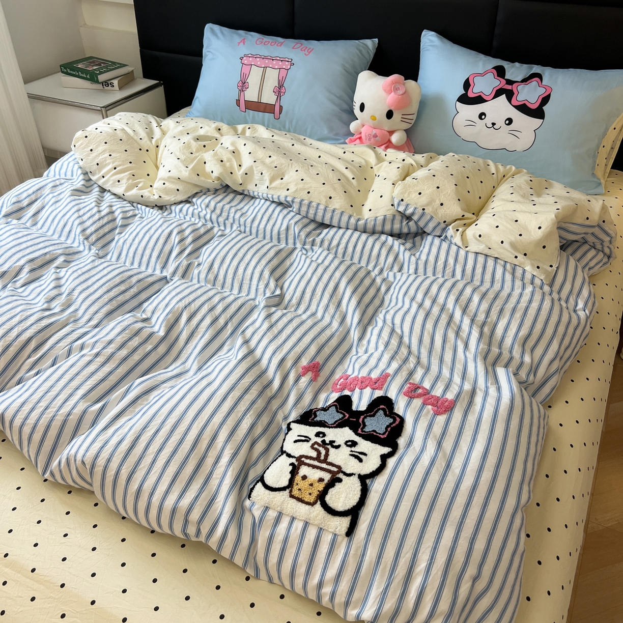 91家纺网 家纺一手货源 找家纺 盼季家纺 2025新款卡通水洗棉毛巾绣四件套 毛巾绣-奶茶眼镜猫