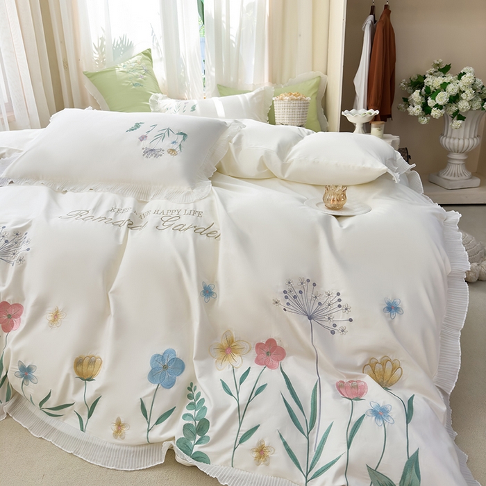 91家纺网 家纺一手货源 找家纺 青泽家纺 2025新款母婴级ins风韩版绣花荷叶边水洗棉磨毛四件套 花恋 白