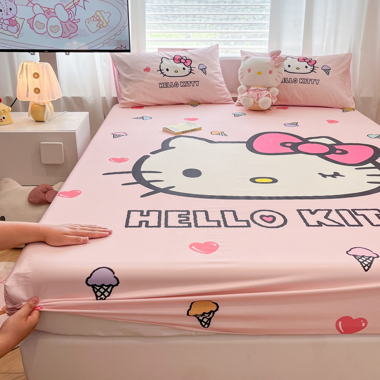 91家纺网 家纺一手货源 找家纺 暮思家居 2025新款正版授权三丽鸥大阪全棉数码印花纯棉单品床笠床笠单件单床笠（专版花型） 棉A版-甜筒KT