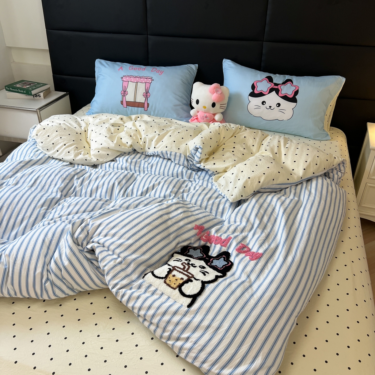 91家纺网 家纺一手货源 找家纺 盼季家纺 2025新款卡通水洗棉毛巾绣四件套 毛巾绣-奶茶眼镜猫