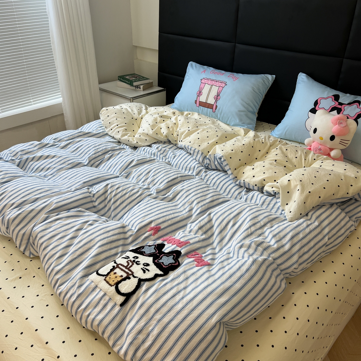 91家纺网 家纺一手货源 找家纺 盼季家纺 2025新款卡通水洗棉毛巾绣四件套 毛巾绣-奶茶眼镜猫