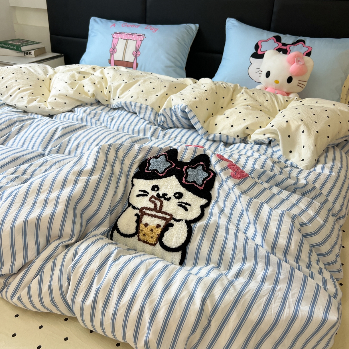 91家纺网 家纺一手货源 找家纺 盼季家纺 2025新款卡通水洗棉毛巾绣四件套 毛巾绣-奶茶眼镜猫