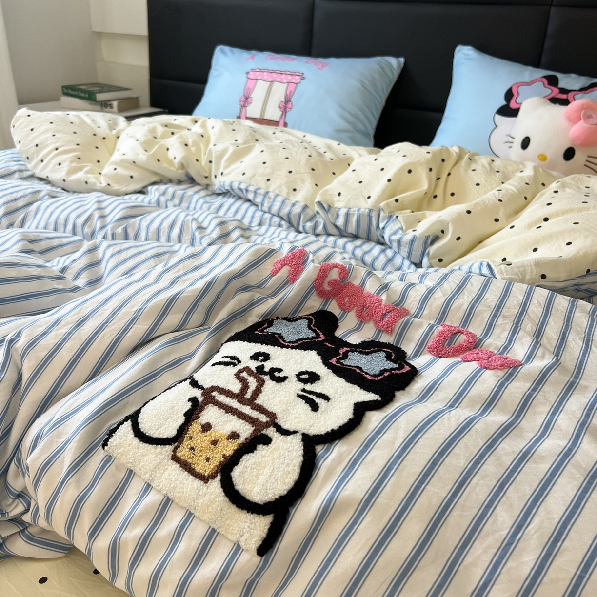 91家纺网 家纺一手货源 找家纺 盼季家纺 2025新款卡通水洗棉毛巾绣四件套 毛巾绣-奶茶眼镜猫