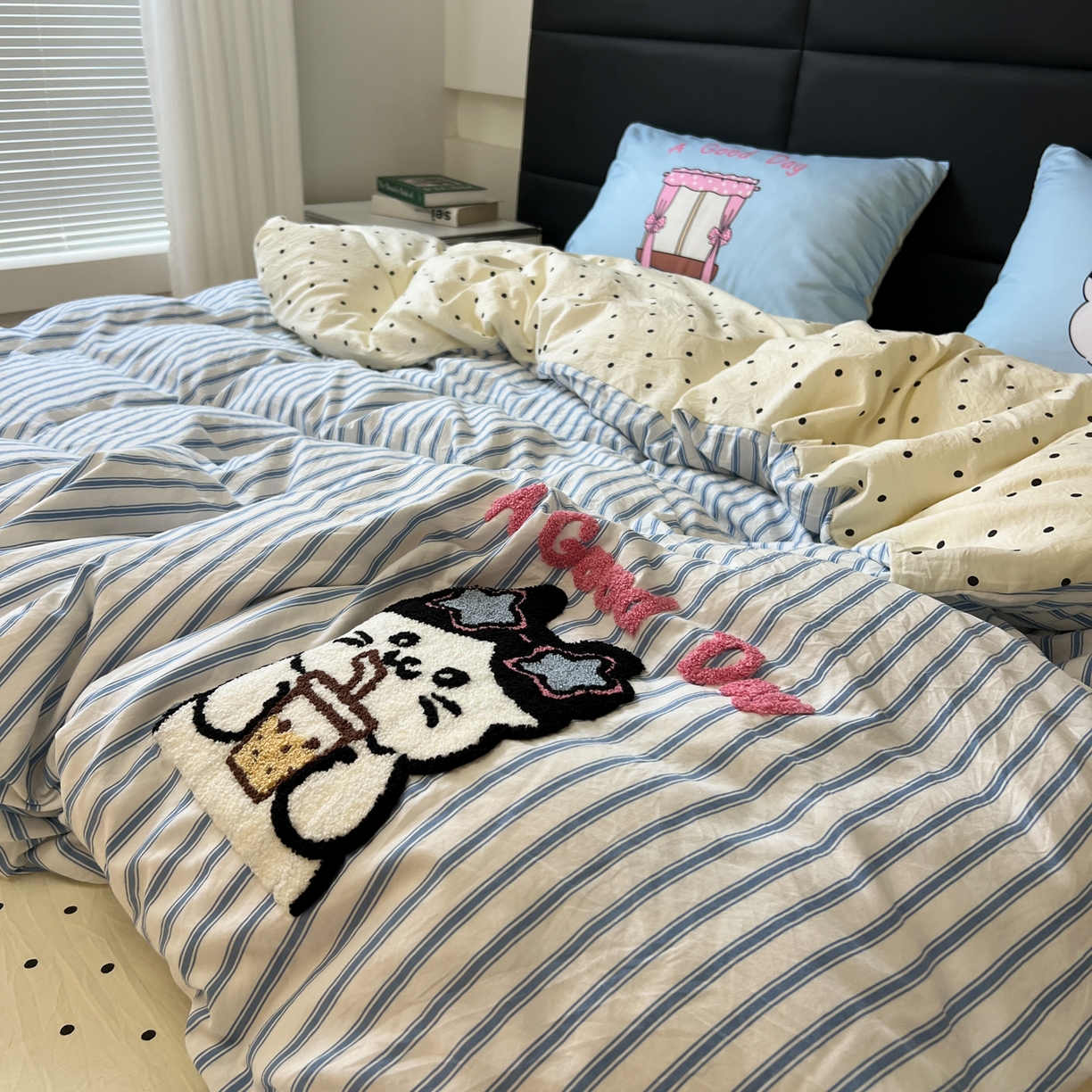 91家纺网 家纺一手货源 找家纺 盼季家纺 2025新款卡通水洗棉毛巾绣四件套 毛巾绣-奶茶眼镜猫