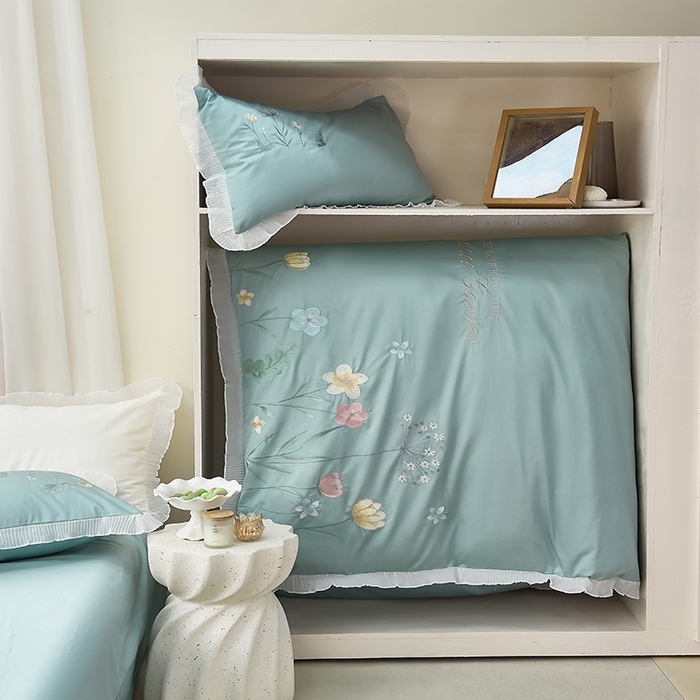 91家纺网 家纺一手货源 找家纺 青泽家纺 2025新款母婴级ins风韩版绣花荷叶边水洗棉磨毛四件套 花恋-蓝