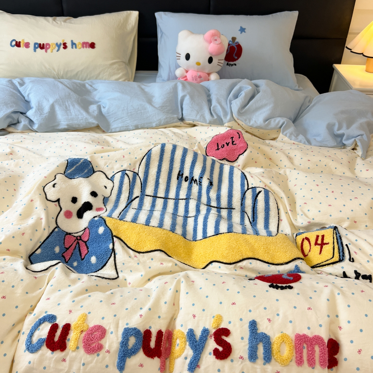 91家纺网 家纺一手货源 找家纺 盼季家纺 2025新款卡通水洗棉毛巾绣四件套 毛巾绣-沙发汪汪