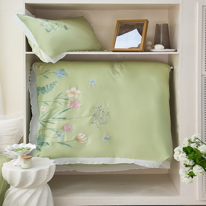 91家纺网 家纺一手货源 找家纺 青泽家纺 2025新款母婴级ins风韩版绣花荷叶边水洗棉磨毛四件套 花恋-绿