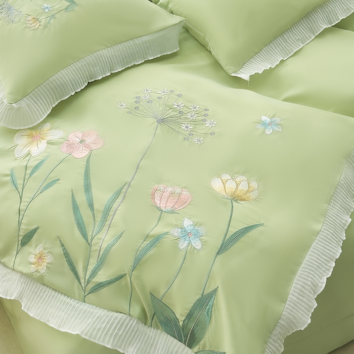 91家纺网 家纺一手货源 找家纺 青泽家纺 2025新款母婴级ins风韩版绣花荷叶边水洗棉磨毛四件套 花恋-绿