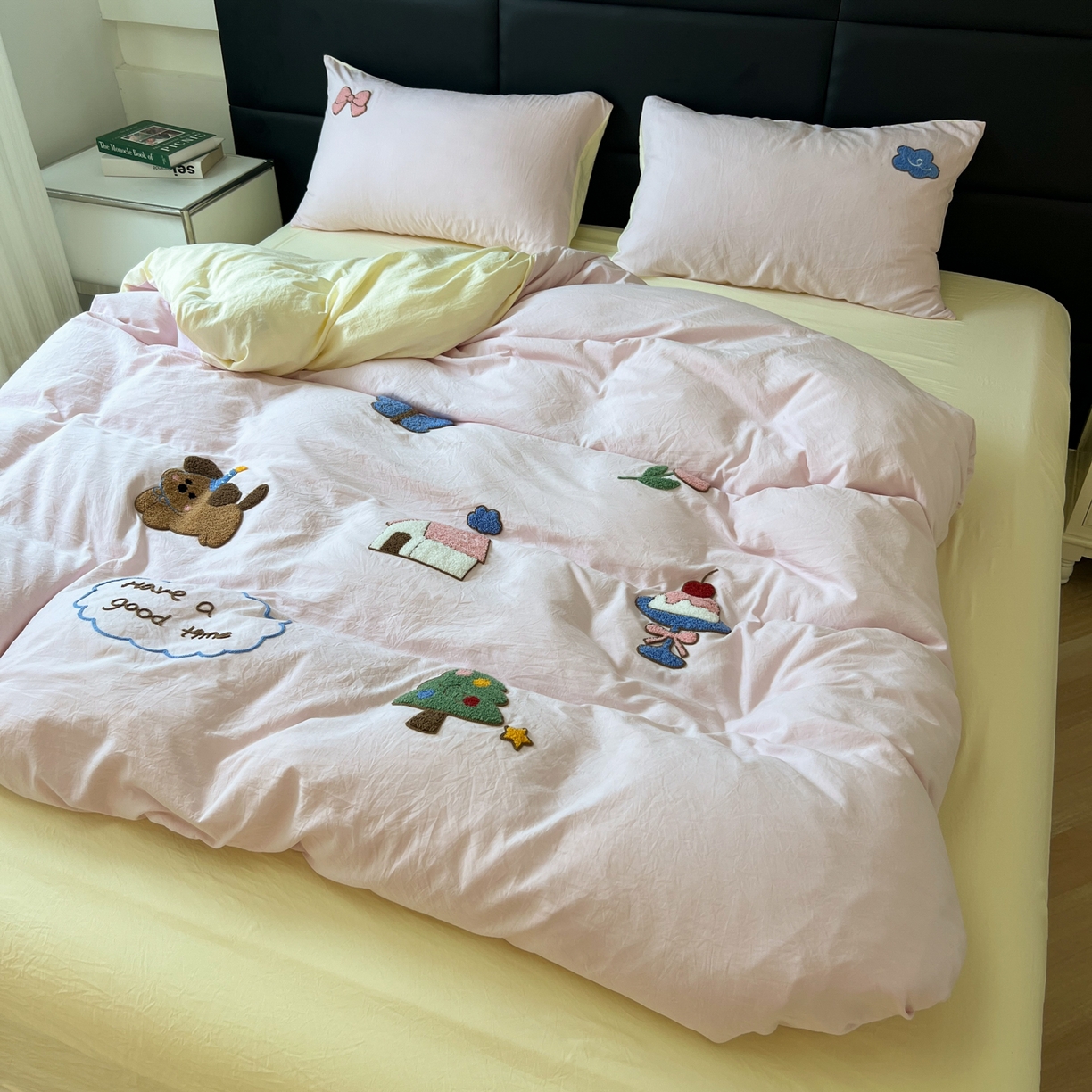 91家纺网 家纺一手货源 找家纺 盼季家纺 2025新款卡通水洗棉毛巾绣四件套 毛巾绣-小狗的家园