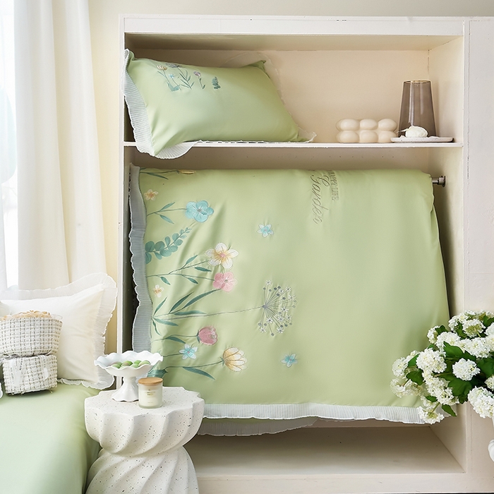 91家纺网 家纺一手货源 找家纺 青泽家纺 2025新款母婴级ins风韩版绣花荷叶边水洗棉磨毛四件套 花恋-绿