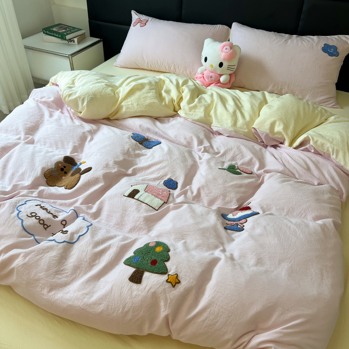 91家纺网 家纺一手货源 找家纺 盼季家纺 2025新款卡通水洗棉毛巾绣四件套 毛巾绣-小狗的家园