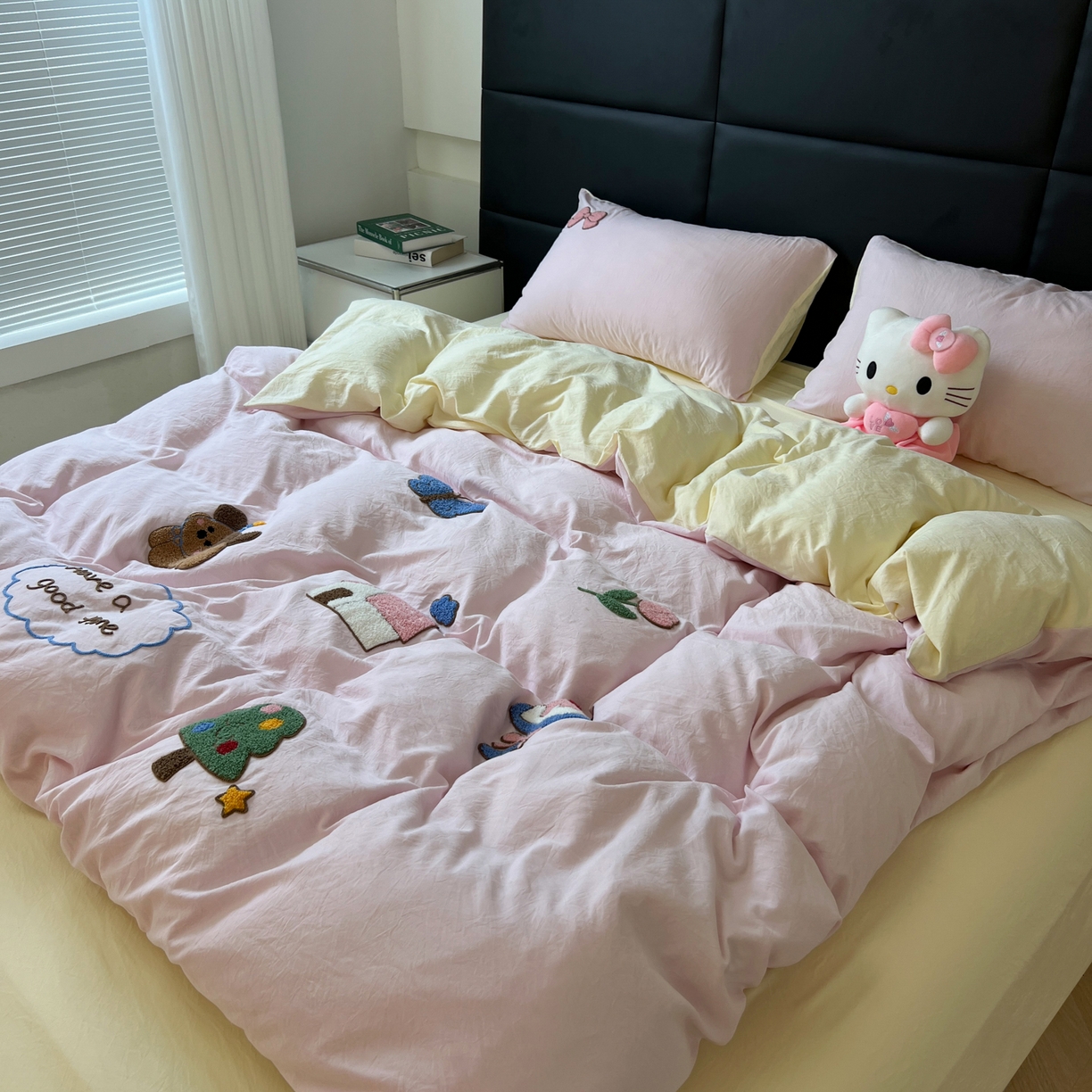 91家纺网 家纺一手货源 找家纺 盼季家纺 2025新款卡通水洗棉毛巾绣四件套 毛巾绣-小狗的家园