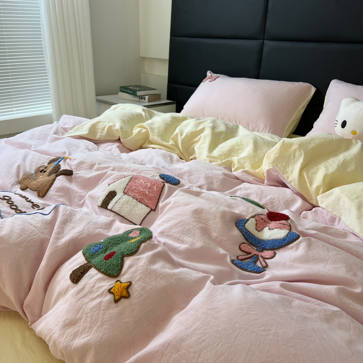 91家纺网 家纺一手货源 找家纺 盼季家纺 2025新款卡通水洗棉毛巾绣四件套 毛巾绣-小狗的家园