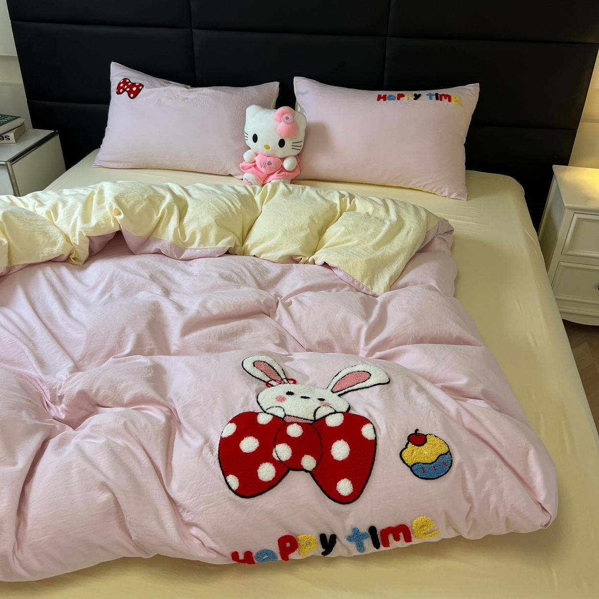 91家纺网 家纺一手货源 找家纺 盼季家纺 2025新款卡通水洗棉毛巾绣四件套 毛巾绣-小兔蝴蝶结