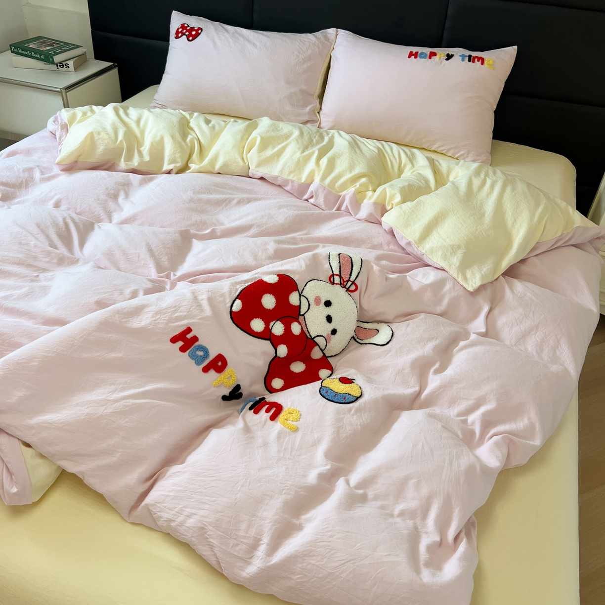 91家纺网 家纺一手货源 找家纺 盼季家纺 2025新款卡通水洗棉毛巾绣四件套 毛巾绣-小兔蝴蝶结