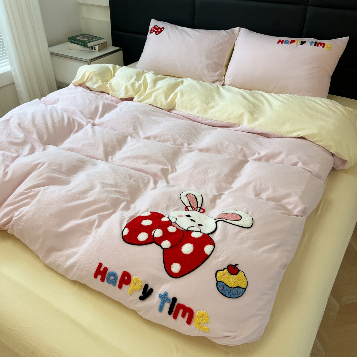 91家纺网 家纺一手货源 找家纺 盼季家纺 2025新款卡通水洗棉毛巾绣四件套 毛巾绣-小兔蝴蝶结