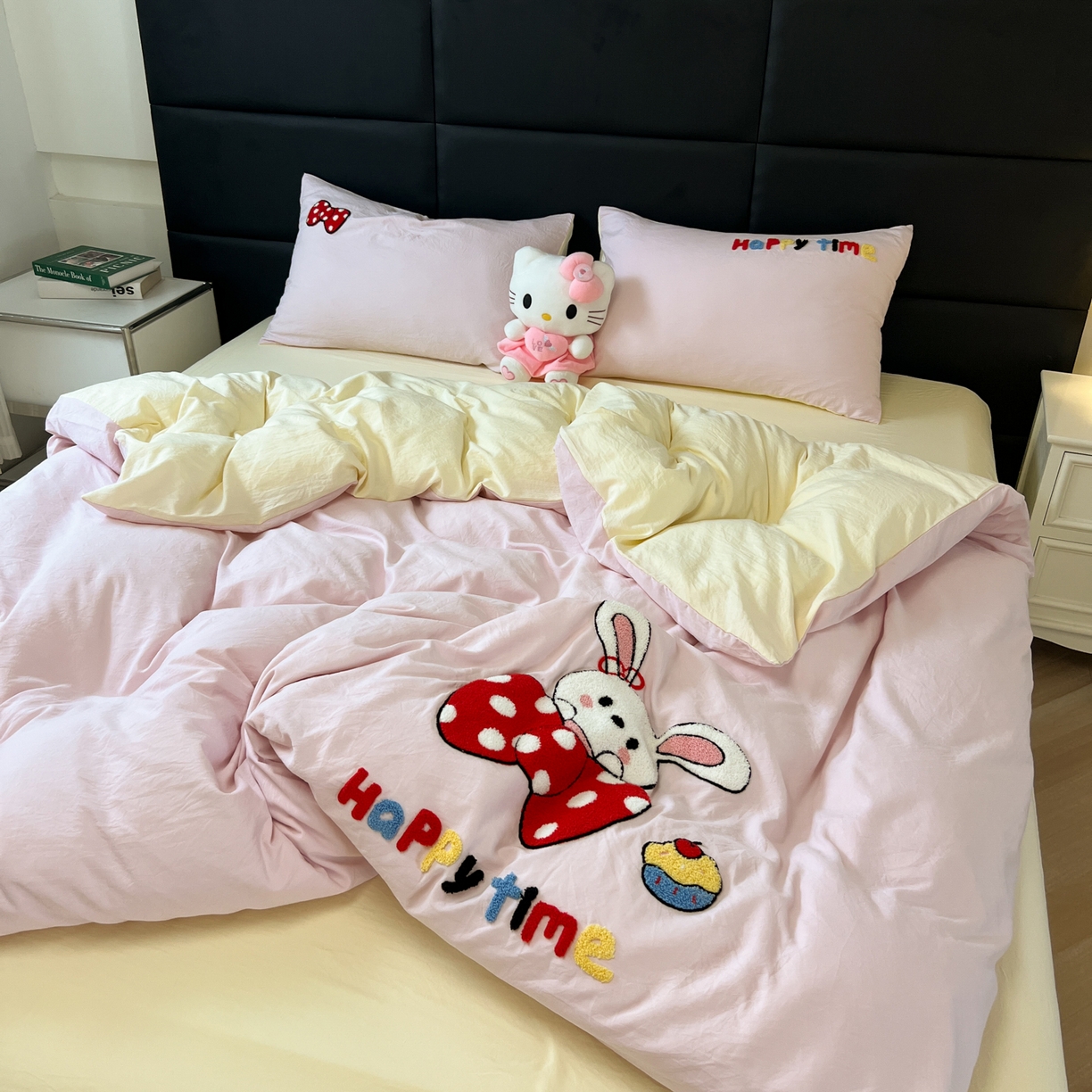 91家纺网 家纺一手货源 找家纺 盼季家纺 2025新款卡通水洗棉毛巾绣四件套 毛巾绣-小兔蝴蝶结