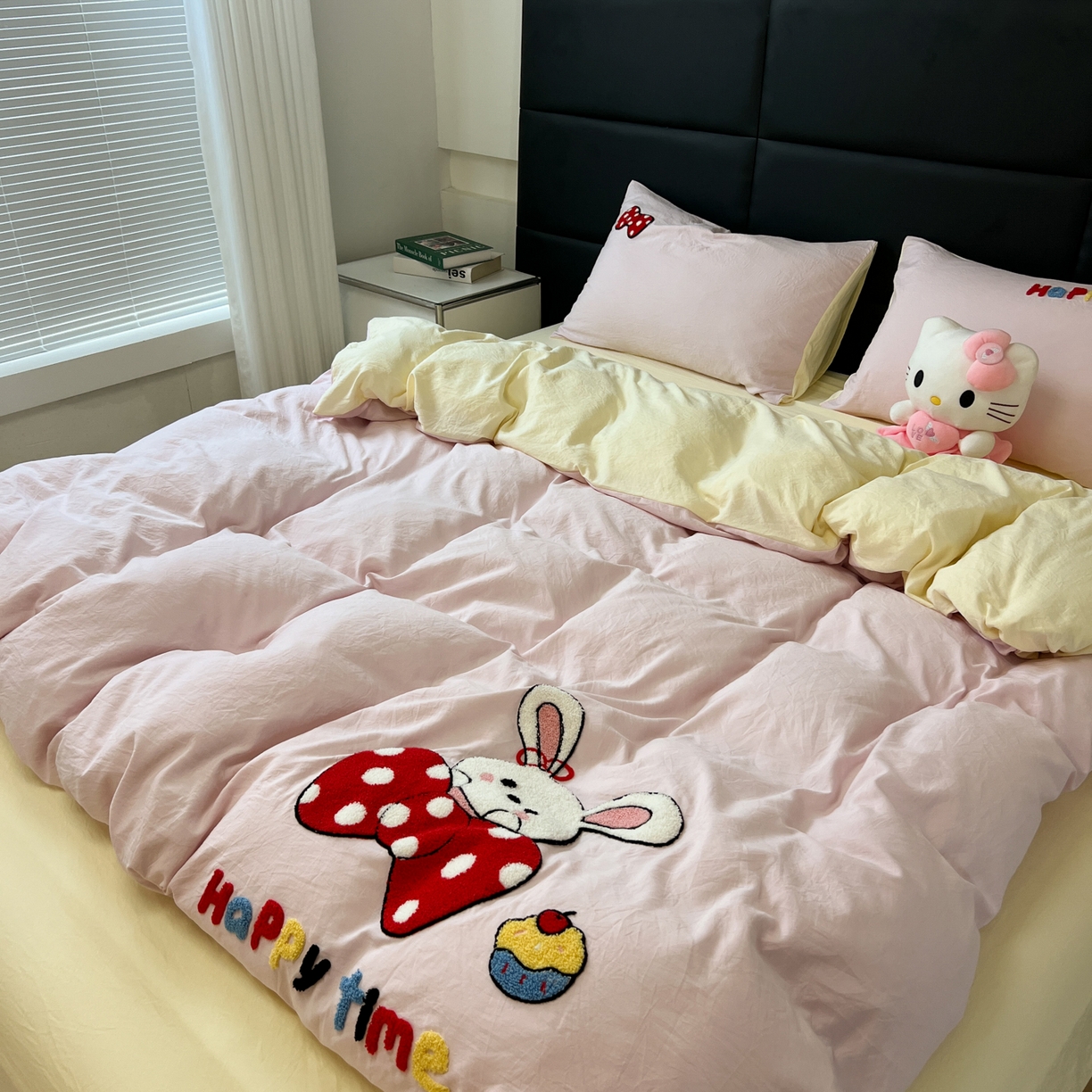 91家纺网 家纺一手货源 找家纺 盼季家纺 2025新款卡通水洗棉毛巾绣四件套 毛巾绣-小兔蝴蝶结