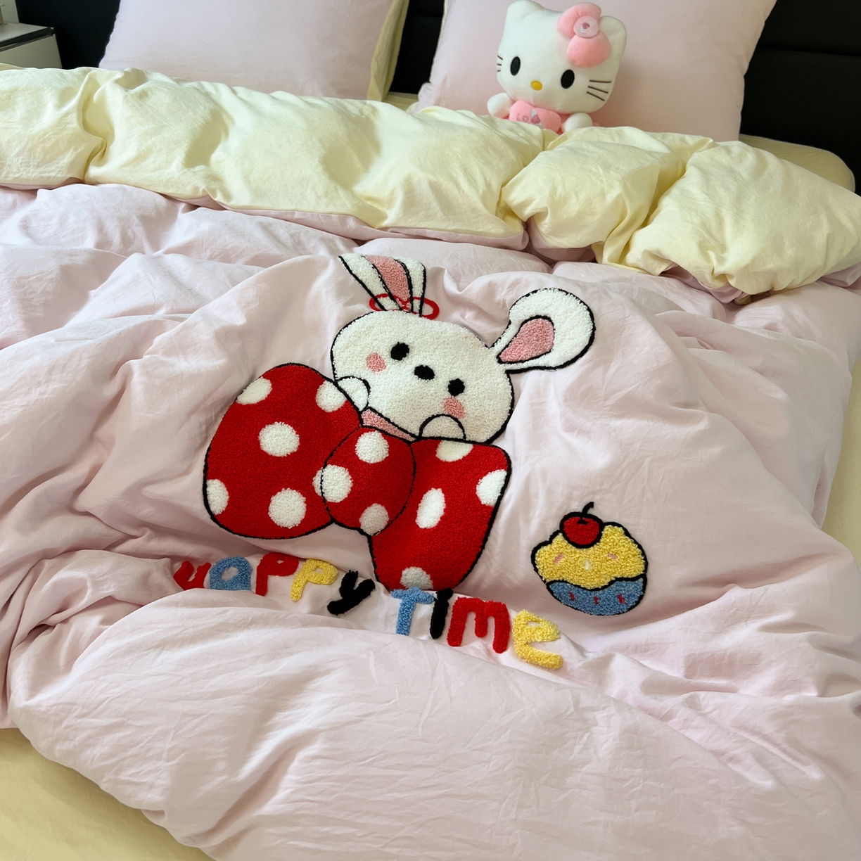 91家纺网 家纺一手货源 找家纺 盼季家纺 2025新款卡通水洗棉毛巾绣四件套 毛巾绣-小兔蝴蝶结