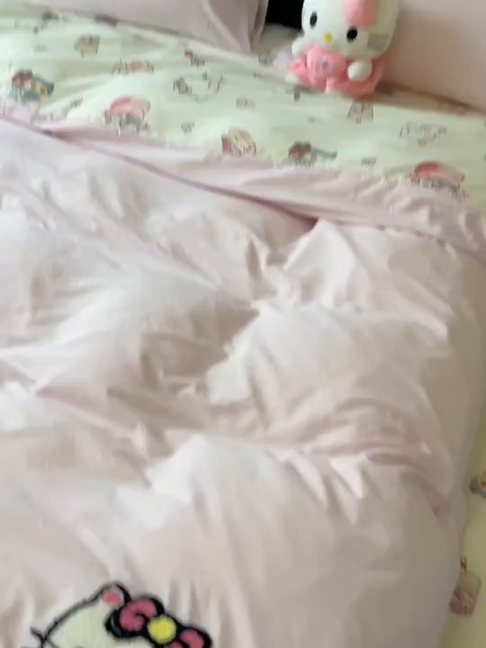 91家纺网 家纺一手货源 找家纺 盼季家纺 2025新款卡通水洗棉毛巾绣四件套 HELLO猫咪-毛巾绣粉白