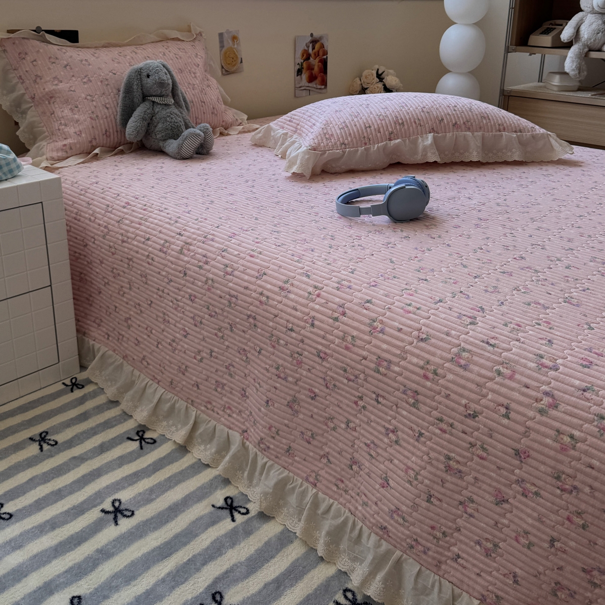 91家纺网 家纺一手货源 找家纺 一加一 2025新款全棉纯棉双层纱田园风单床盖床盖单件单品床盖 花初梦