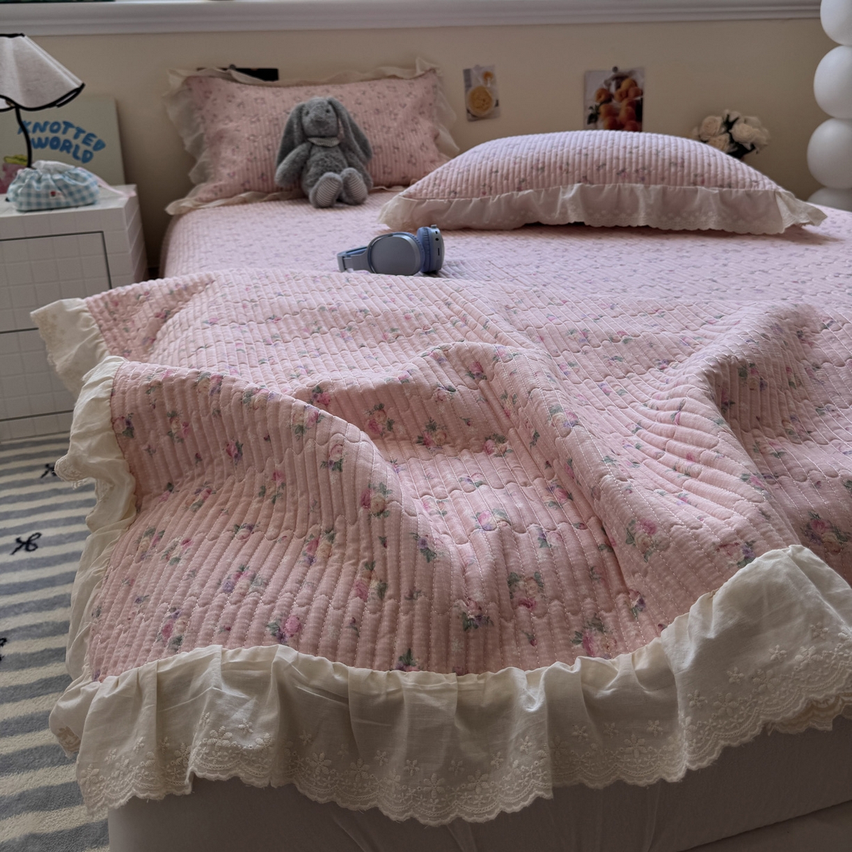 91家纺网 家纺一手货源 找家纺 一加一 2025新款全棉纯棉双层纱田园风单床盖床盖单件单品床盖 花初梦