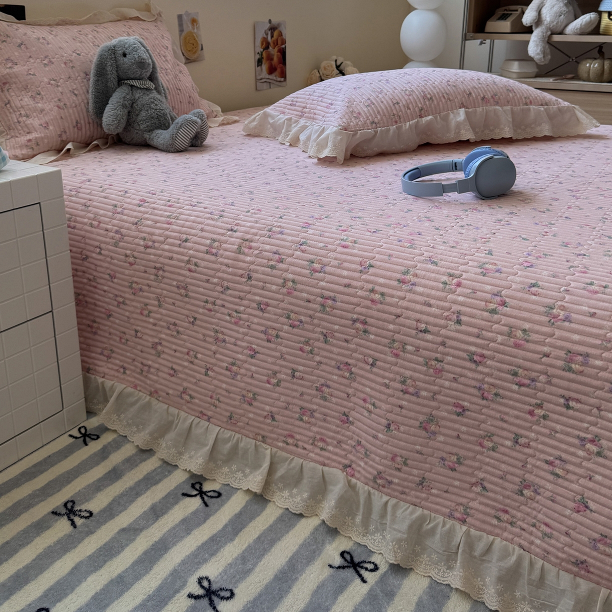 91家纺网 家纺一手货源 找家纺 一加一 2025新款全棉纯棉双层纱田园风单床盖床盖单件单品床盖 花初梦