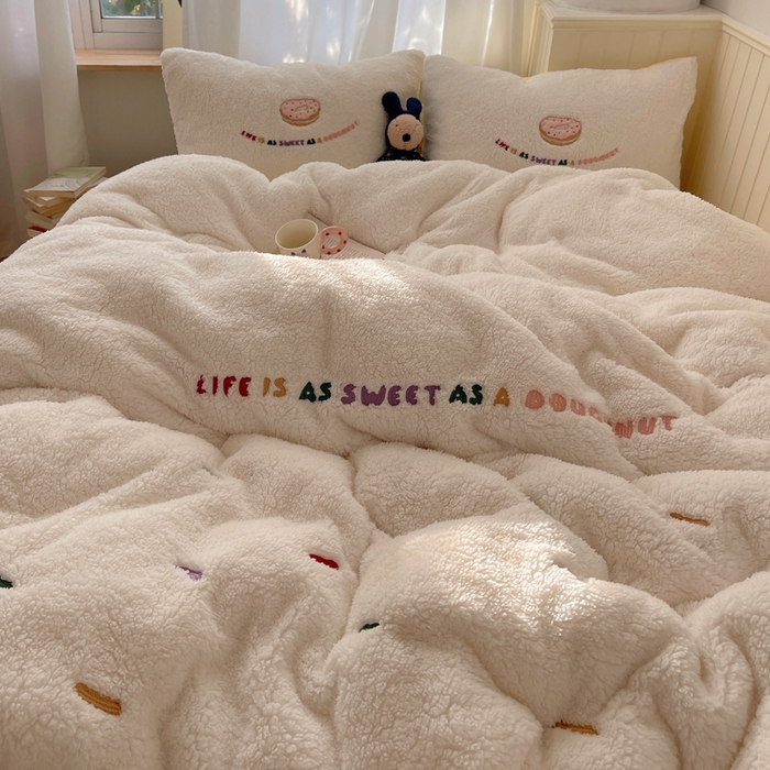 91家纺网 家纺一手货源 找家纺 盼季家纺 2025新款小清新羊羔绒四件套加厚牛奶绒保暖床单被套宿舍三件套 羊羔绒甜甜圈-奶黄