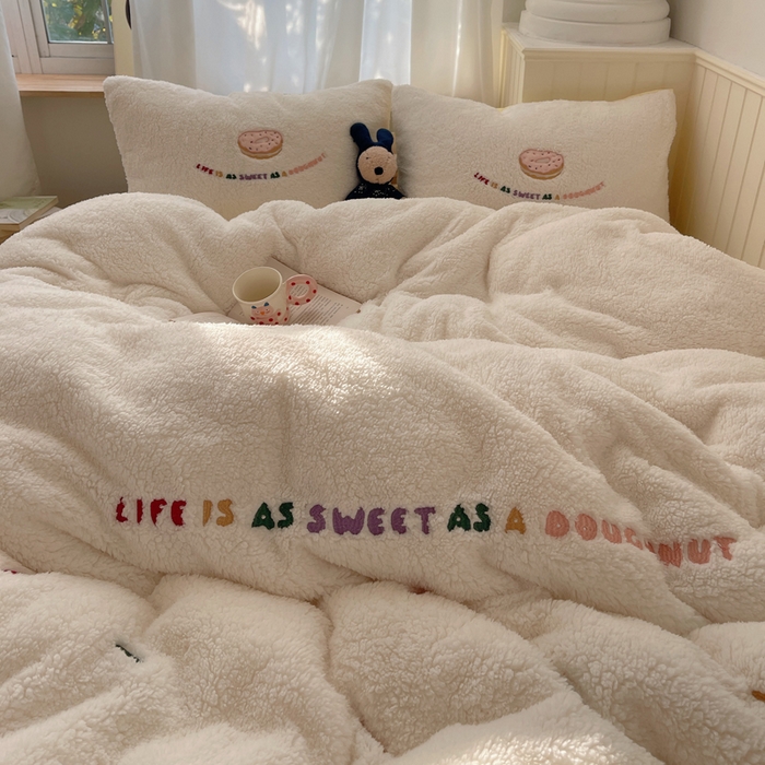 91家纺网 家纺一手货源 找家纺 盼季家纺 2025新款小清新羊羔绒四件套加厚牛奶绒保暖床单被套宿舍三件套 羊羔绒甜甜圈-奶黄