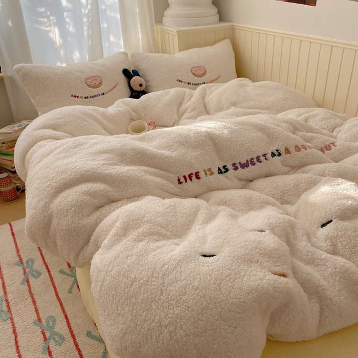 91家纺网 家纺一手货源 找家纺 盼季家纺 2025新款小清新羊羔绒四件套加厚牛奶绒保暖床单被套宿舍三件套 羊羔绒甜甜圈-奶黄