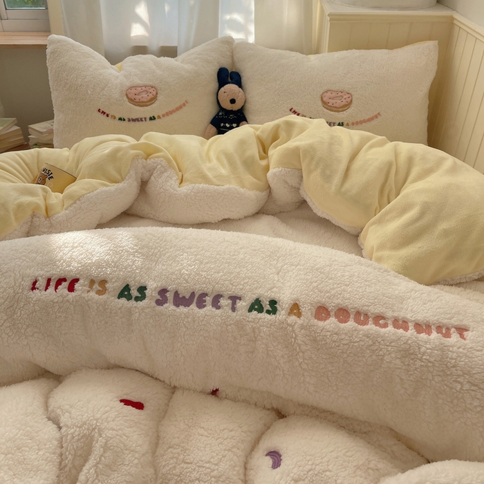 91家纺网 家纺一手货源 找家纺 盼季家纺 2025新款小清新羊羔绒四件套加厚牛奶绒保暖床单被套宿舍三件套 羊羔绒甜甜圈-奶黄