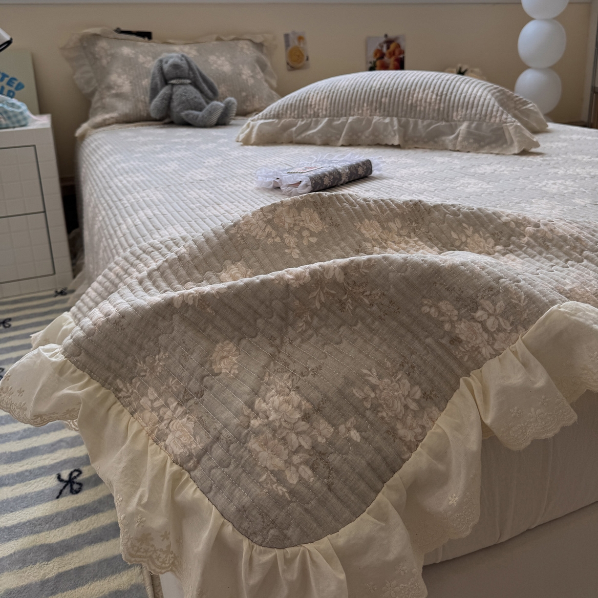 91家纺网 家纺一手货源 找家纺 一加一 2025新款全棉纯棉双层纱田园风单床盖床盖单件单品床盖 花蔓花影-灰